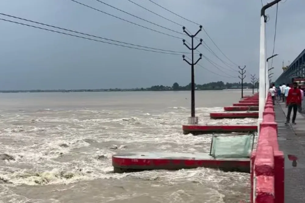 कोशीमा जलप्रवाह बढ्यो, २० वटा ढोका खोलिए पूरा समाचार कमेन्टमा