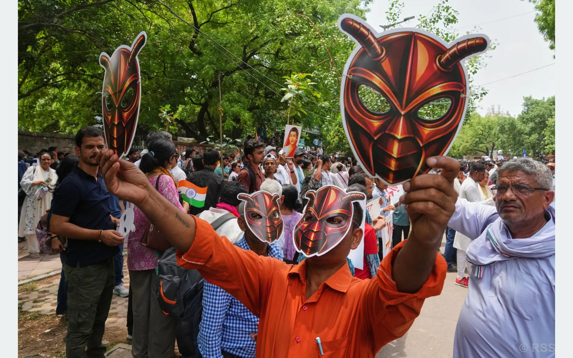भारतीय राजनीतिमा युवाको हुंकार: दिल्लीमा 'ककरोच जनता पार्टी' को आन्दोलन