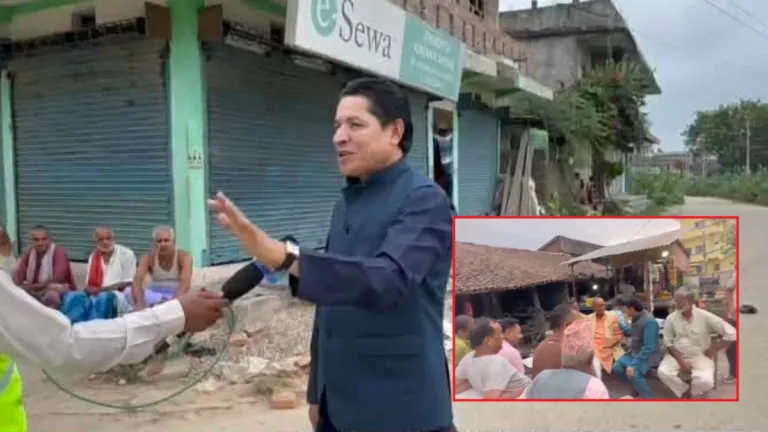 धार्मिक सहिष्णुता कायम राख्न अपिल गर्दै गोलबजारमा पुगे ऋषि धमला, मृतत यादवको परिवारलाई भेट्दै
