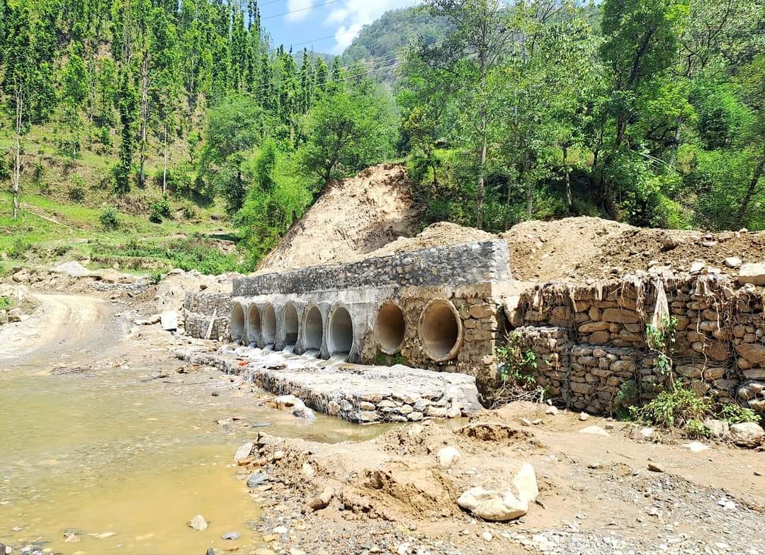 रुकुमपश्चिममा बाढिले राप्ती राजमार्ग अवरुद्ध