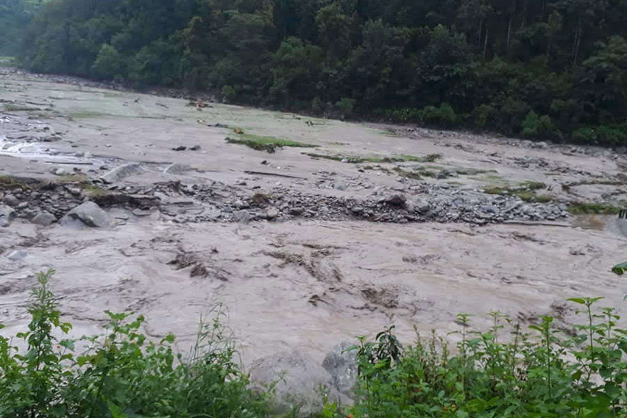 रुकुम पश्चिममा खोलाले मोटरसाइकल बगाउँदा दुईजनाको मृत्य