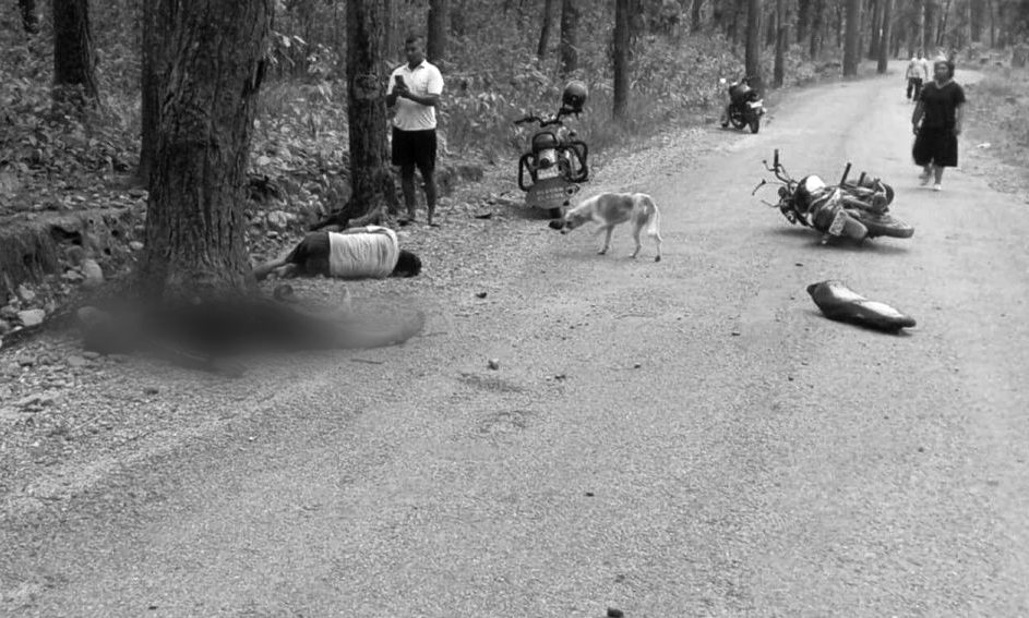 ३ जना चढेको मोटरसाइकल दुर्घटना, २ जनाको मृत्यु