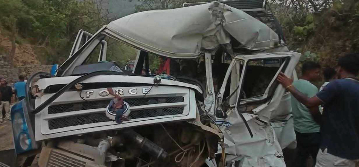 भेरीगंगामा ट्रक र फोर्स गाडी ठोक्किँदा ८ घाइते