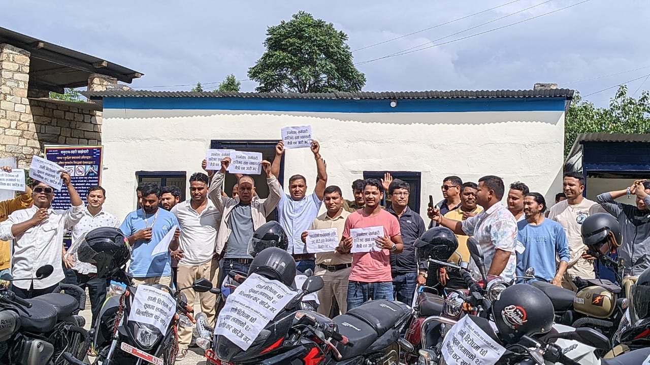 सुनचाँदी व्यवसायी संघ दैलेखद्वारा मोटरसाइकल र्याली