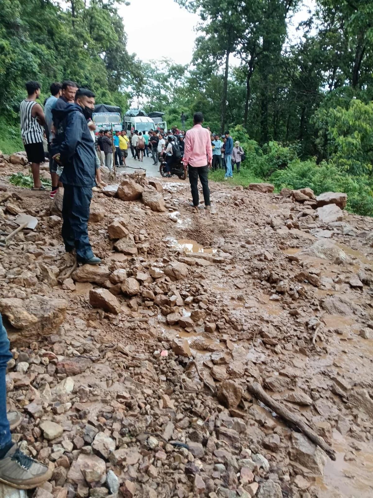 पहिरोले अवरुद्ध कर्णाली राजमार्ग एकतर्फी सञ्चालनमा