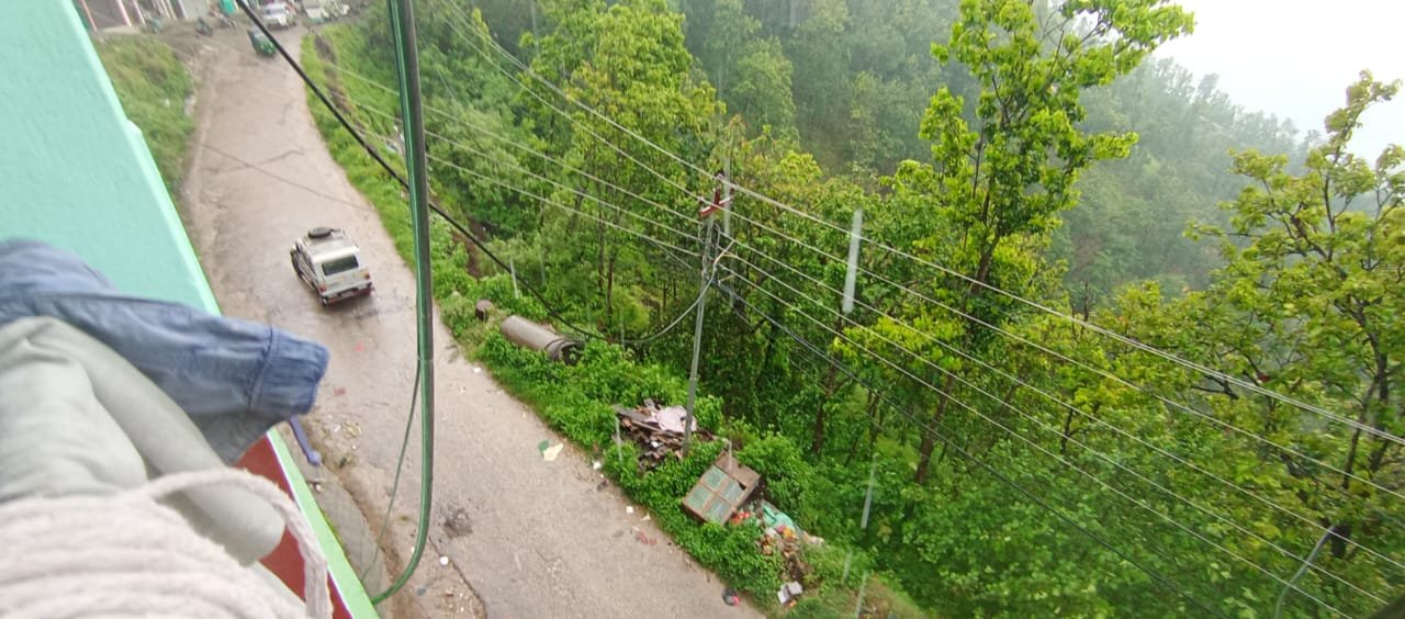 लगातार वर्षाले जाजरकोटमा यातायात अवरुद्ध, सर्वसाधारणलाई सास्ती