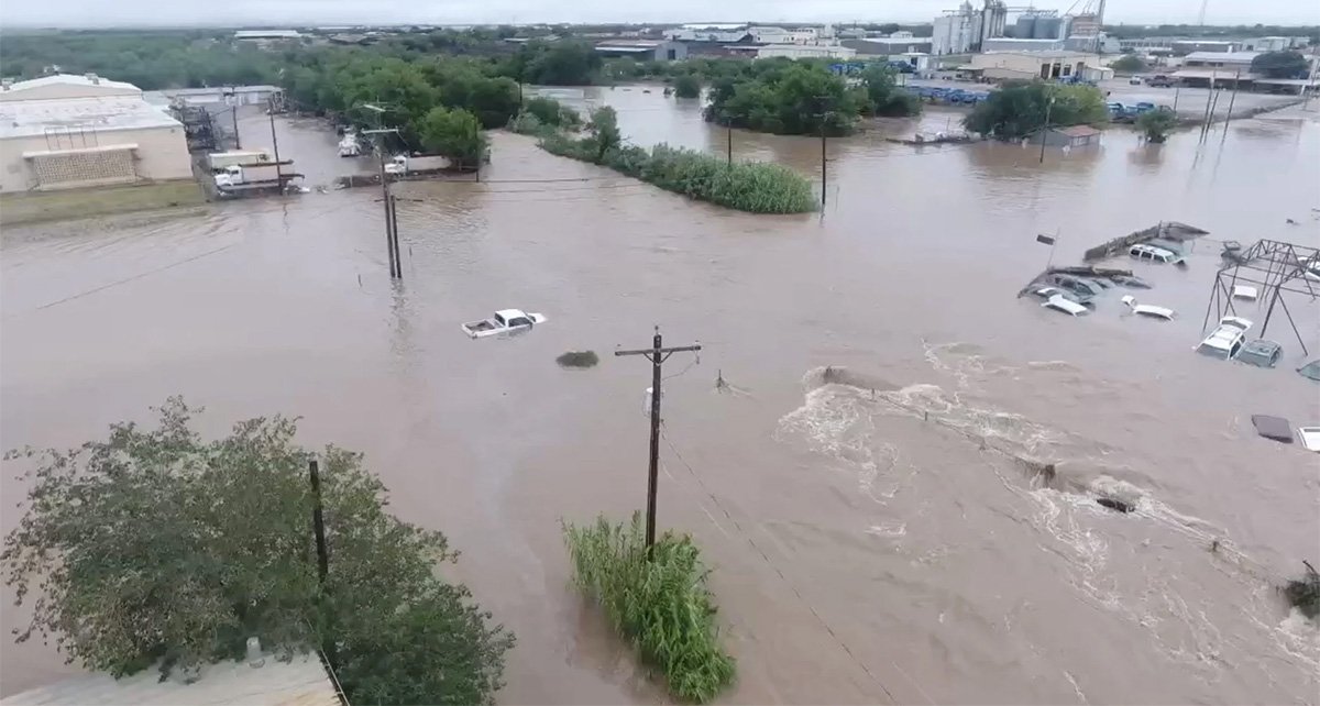 टेक्सासमा बाढी: १५ बालबालिकासहित ५१ को मृत्यु, उद्धार कार्य जारी