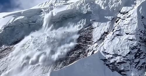 दोलखाको रोल्वालिङ क्षेत्रमा हिमपहिरो : ३ जनाको मृत्यु, ८ जना बेपत्ता