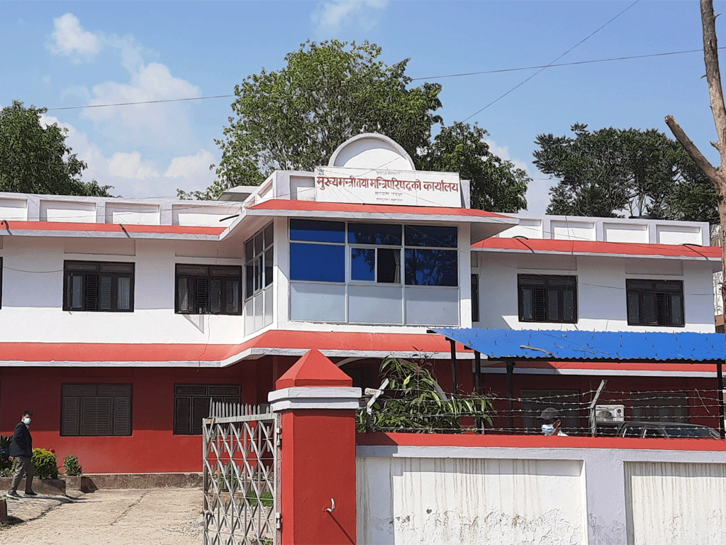 स्थानीय तहका जनप्रतिनिधिसँग छलफल गर्दै कर्णाली प्रदेश सरकार