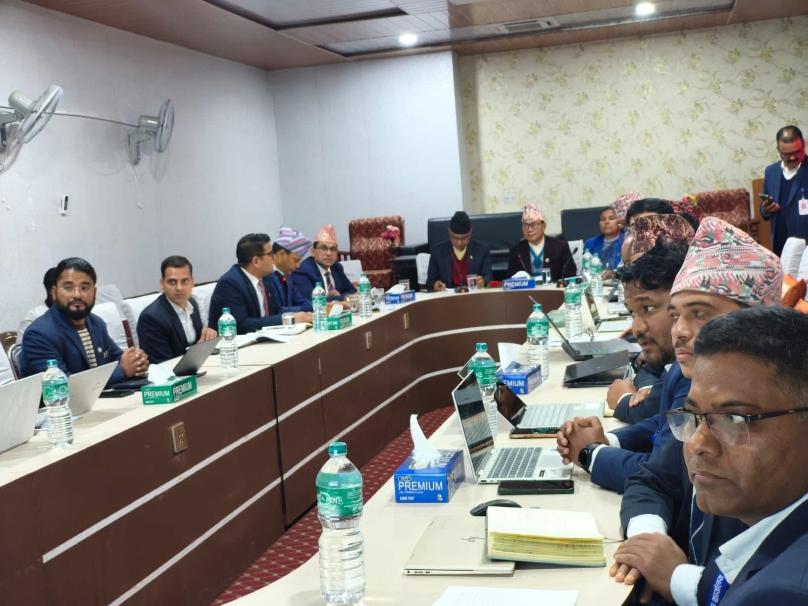 काम नगर्ने ठूला निर्माण व्यवसायीको पनि ठेक्का तोड्न मुख्यमन्त्री कडेलको कडा निर्देशन