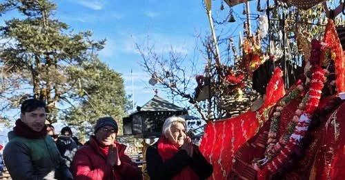 पाथिभराको दर्शन गर्दै प्रधानमन्त्री कार्कीले गरिन् शान्तिपूर्ण निर्वाचनको कामना