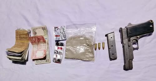 पेस्तोलसहित भारतीय नागरिक पक्राउ