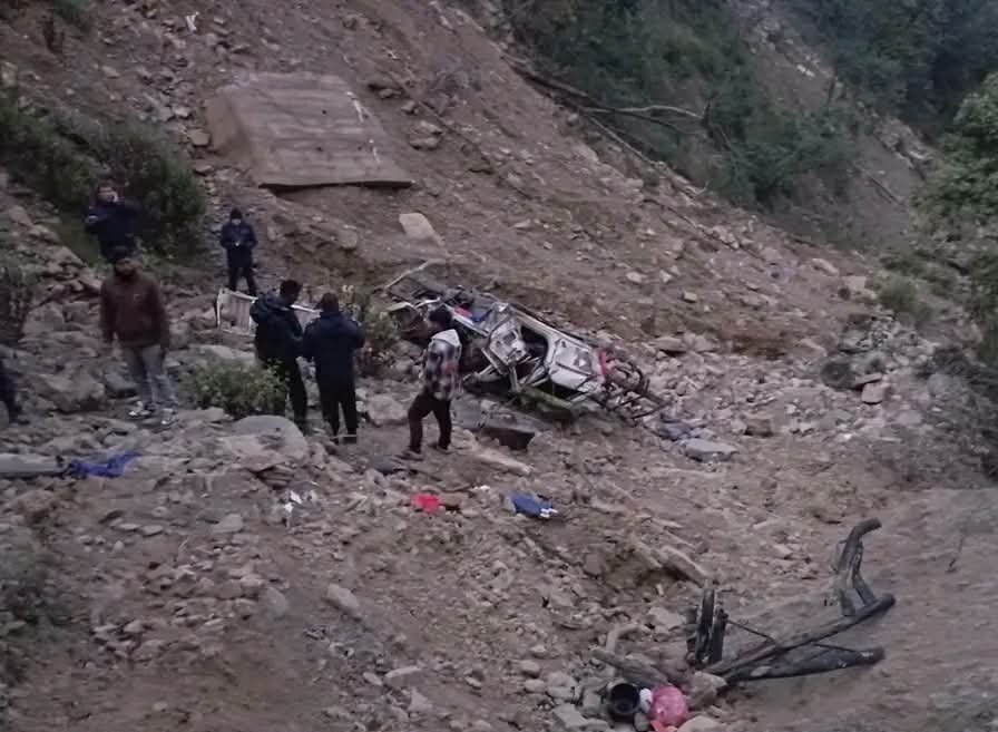 सल्यानमा बोलेरो जीप दुर्घटना: चालकको मृत्यु, ३ जना घाइते