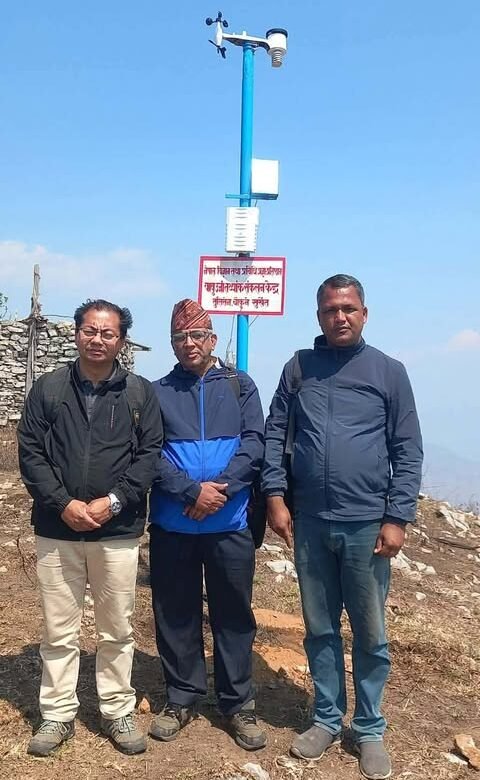 चौकुने गाउँपालिकाकाे चिनरास मालिका डाँडामा वायु ऊर्जा अध्ययनका लागि मेट्रोलोजी स्टेशन स्थापना