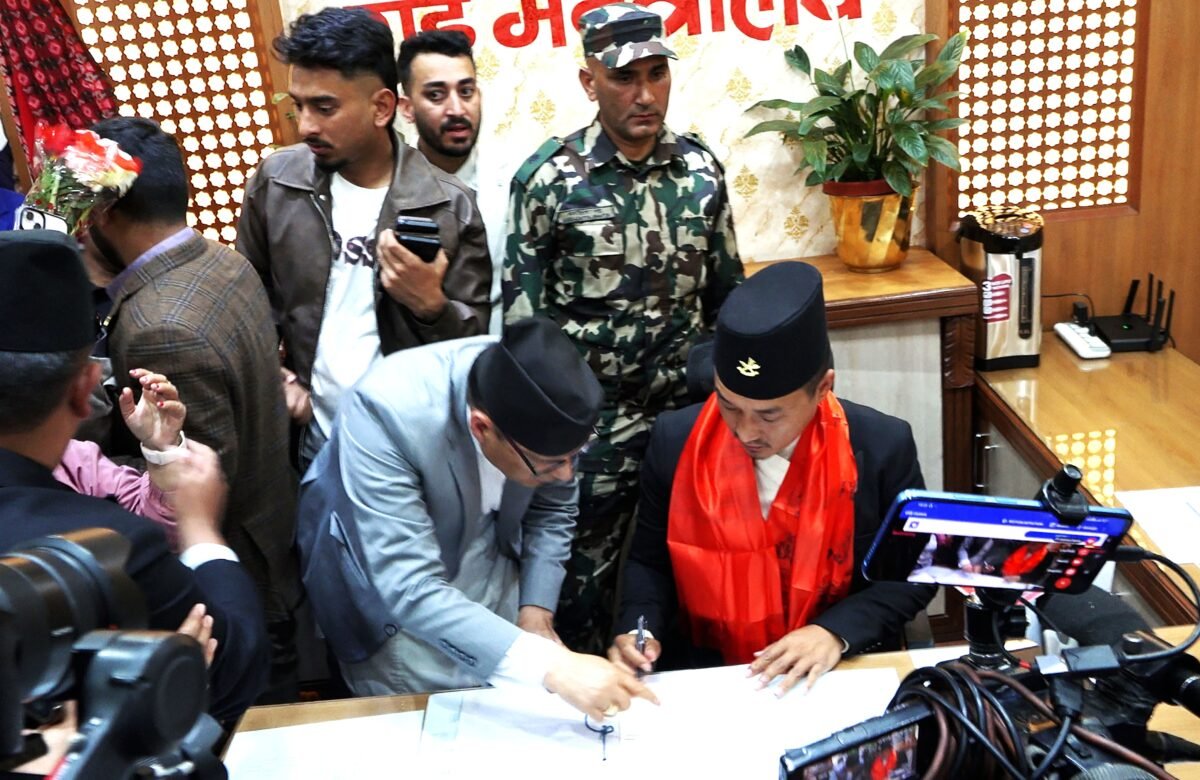  ‘भिआइपी मुभमेन्ट’का नाममा नागरिकले दुःख पाउनु भएनः गृहमन्त्री सुधन गुरुङ