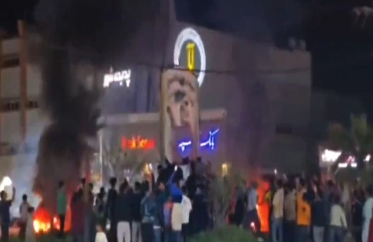 खामेनी मारिएको अमेरिकी दाबीपछि इरानमा उत्सव मनाइँदै