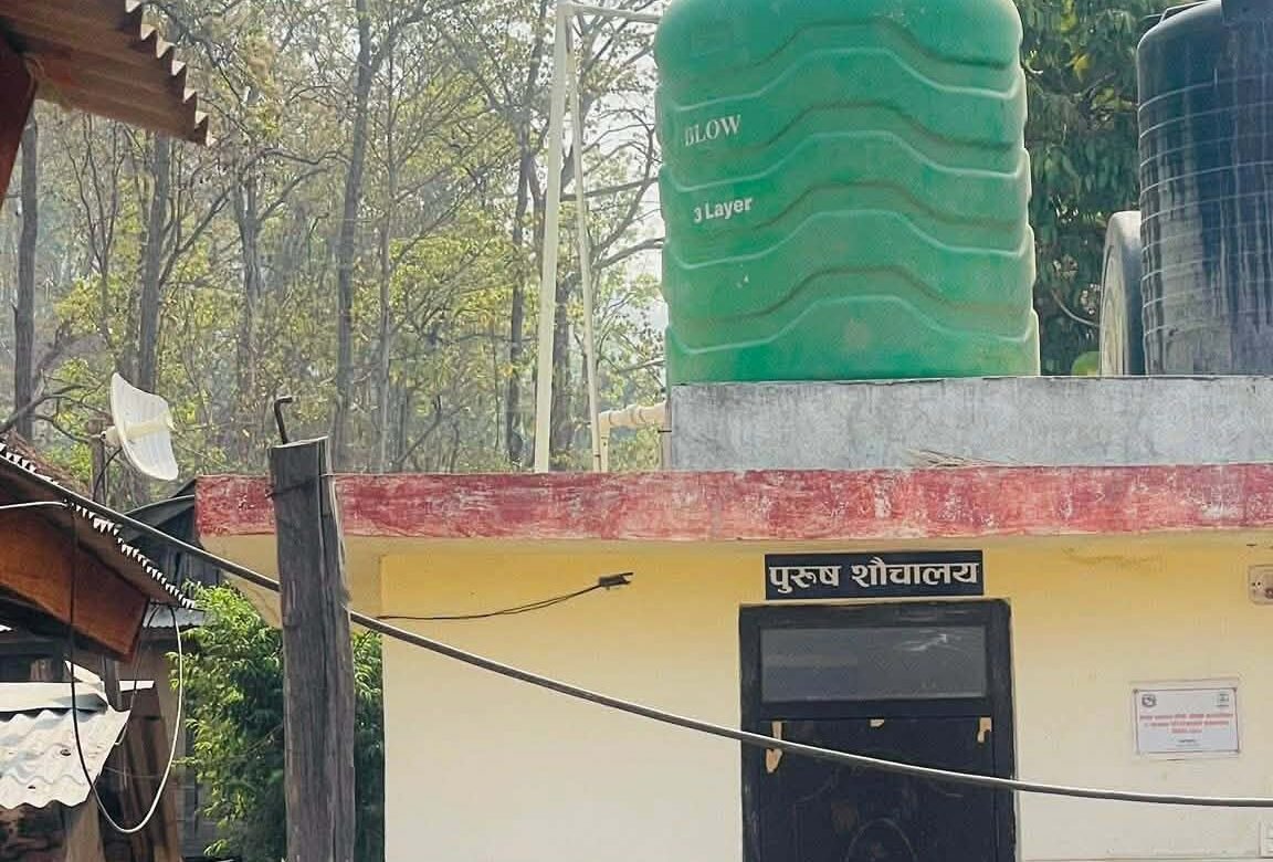 श्री समावेसी सामुदायिक वन उपभोक्ता समूह चौकुने ३ द्वारा बेतान स्वास्थ्य चौकीमा खानेपानी ट्यांकी जडान