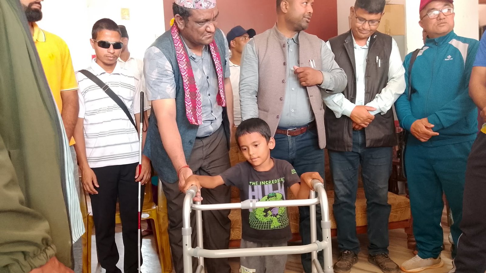 चौकुने गाउँपालिकामा अपाङ्गता सहायता सामग्री वितरण