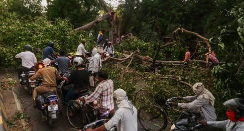 उत्तर प्रदेशमा आँधीका कारण ५६ जनाको मृत्यु