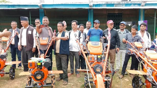 चौकुने गाउँपालिकामा ५० प्रतिशत अनुदानमा बिभिन्न समुहका किसानहरुलाई ७० वटा मिनिट्रेलर वितरण