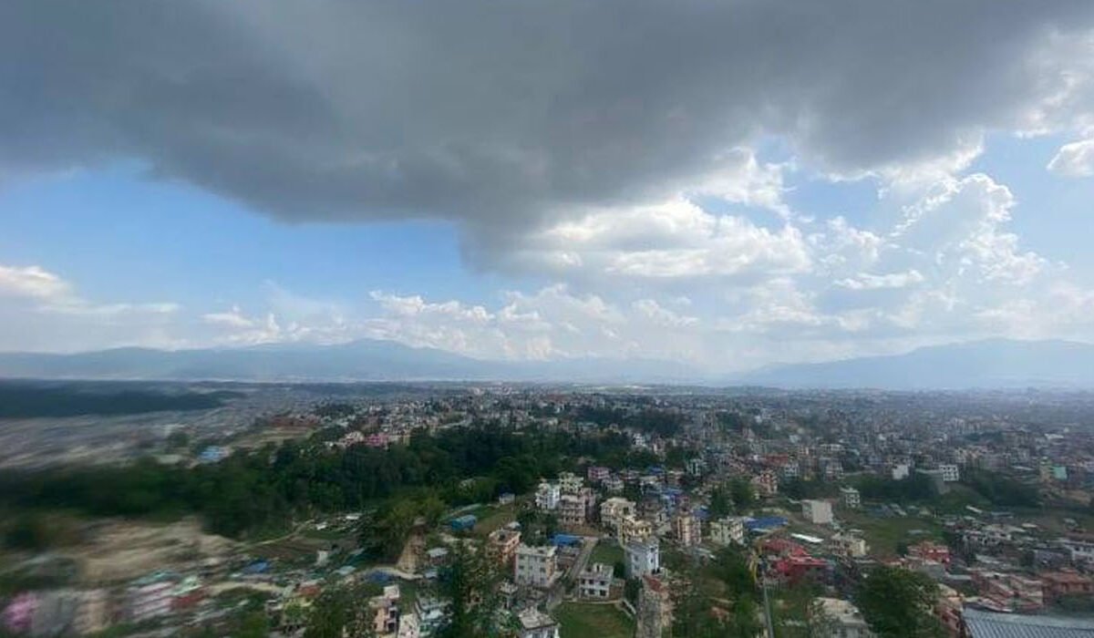 कतै वर्षा र चट्याङ्गको त्रास, कतै लुको कहर: कस्तो रहनेछ आजको मौसम?